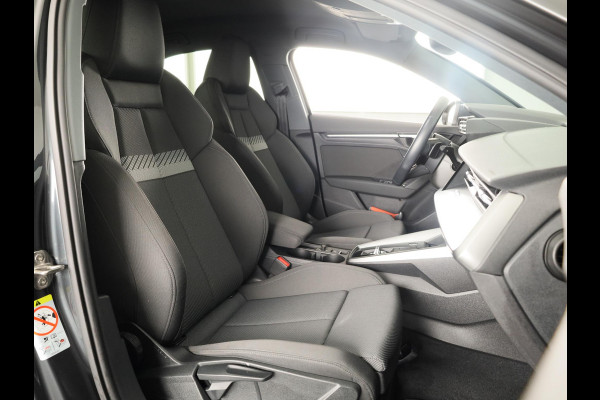 Audi A3 Limousine 30 TFSI Business edition 110pk | Navigatie | Climatronic | Parkeersensoren voor en achter | Matrix koplampen