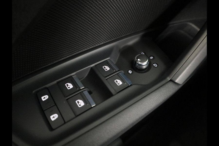 Audi A3 Limousine 30 TFSI Business edition 110pk | Navigatie | Climatronic | Parkeersensoren voor en achter | Matrix koplampen