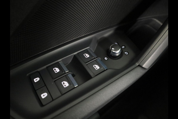 Audi A3 Limousine 30 TFSI Business edition 110pk | Navigatie | Climatronic | Parkeersensoren voor en achter | Matrix koplampen
