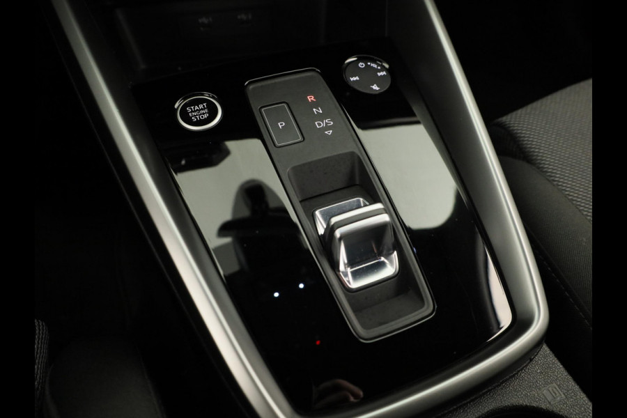 Audi A3 Limousine 30 TFSI Business edition 110pk | Navigatie | Climatronic | Parkeersensoren voor en achter | Matrix koplampen