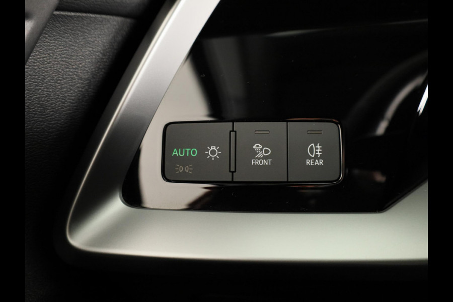 Audi A3 Limousine 30 TFSI Business edition 110pk | Navigatie | Climatronic | Parkeersensoren voor en achter | Matrix koplampen