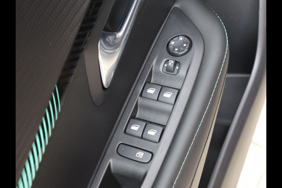 Peugeot 208 1.2 PureTech 101pk Allure Pack | Navigatie | Apple Carplay/Android Auto | Climate Control | Digitale Cockpit | Parkeer sensoren | Verwarmde voorstoelen