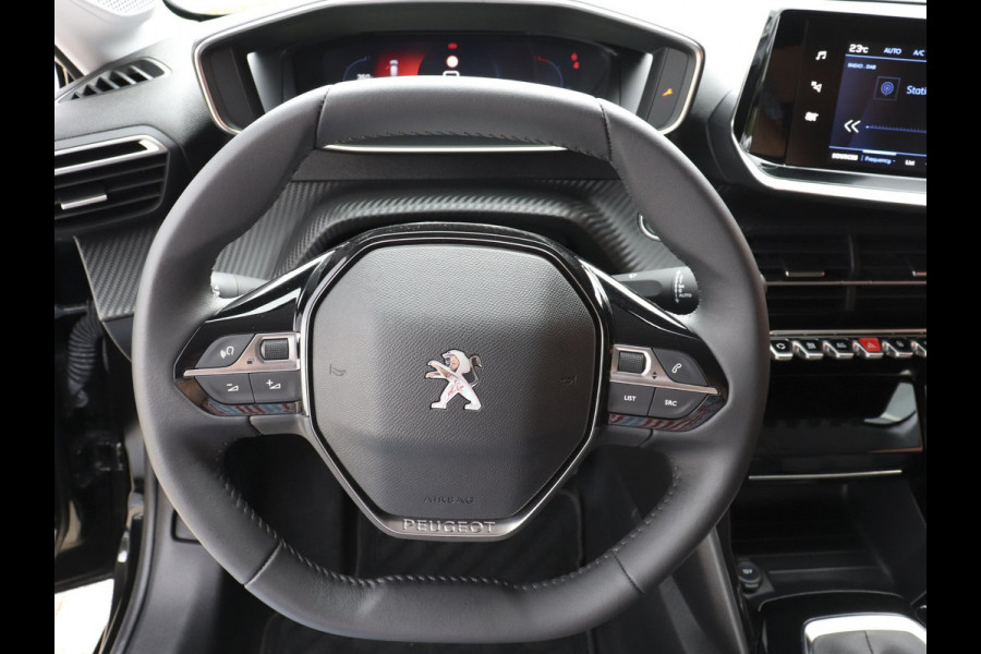 Peugeot 208 1.2 PureTech 101pk Allure Pack | Navigatie | Apple Carplay/Android Auto | Climate Control | Digitale Cockpit | Parkeer sensoren | Verwarmde voorstoelen