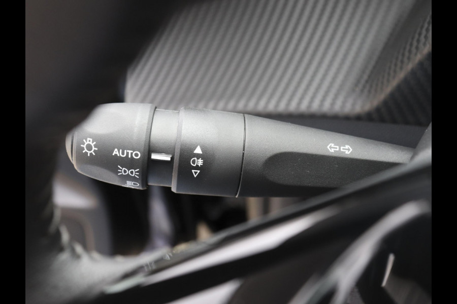 Peugeot 208 1.2 PureTech 101pk Allure Pack | Navigatie | Apple Carplay/Android Auto | Climate Control | Digitale Cockpit | Parkeer sensoren | Verwarmde voorstoelen
