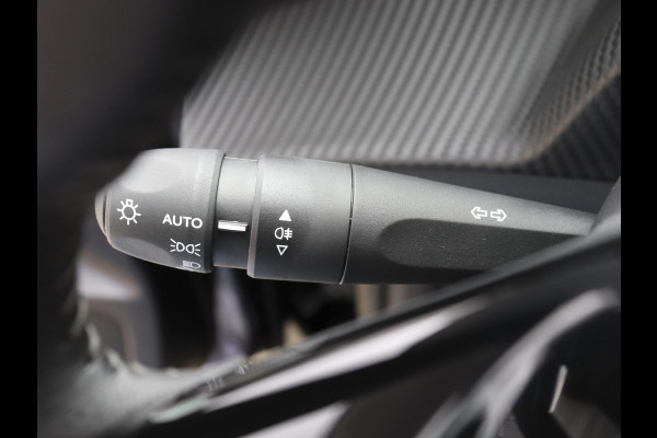 Peugeot 208 1.2 PureTech 101pk Allure Pack | Navigatie | Apple Carplay/Android Auto | Climate Control | Digitale Cockpit | Parkeer sensoren | Verwarmde voorstoelen