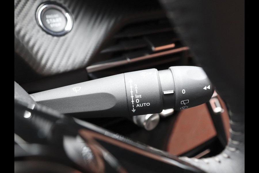 Peugeot 208 1.2 PureTech 101pk Allure Pack | Navigatie | Apple Carplay/Android Auto | Climate Control | Digitale Cockpit | Parkeer sensoren | Verwarmde voorstoelen