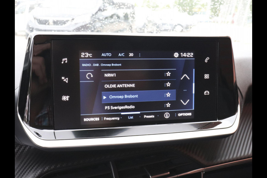 Peugeot 208 1.2 PureTech 101pk Allure Pack | Navigatie | Apple Carplay/Android Auto | Climate Control | Digitale Cockpit | Parkeer sensoren | Verwarmde voorstoelen