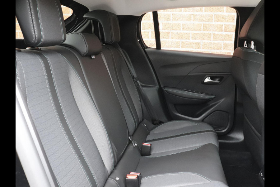 Peugeot 208 1.2 PureTech 101pk Allure Pack | Navigatie | Apple Carplay/Android Auto | Climate Control | Digitale Cockpit | Parkeer sensoren | Verwarmde voorstoelen