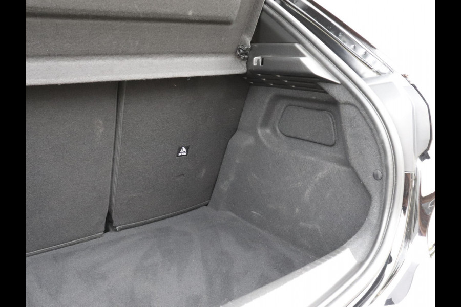 Peugeot 208 1.2 PureTech 101pk Allure Pack | Navigatie | Apple Carplay/Android Auto | Climate Control | Digitale Cockpit | Parkeer sensoren | Verwarmde voorstoelen