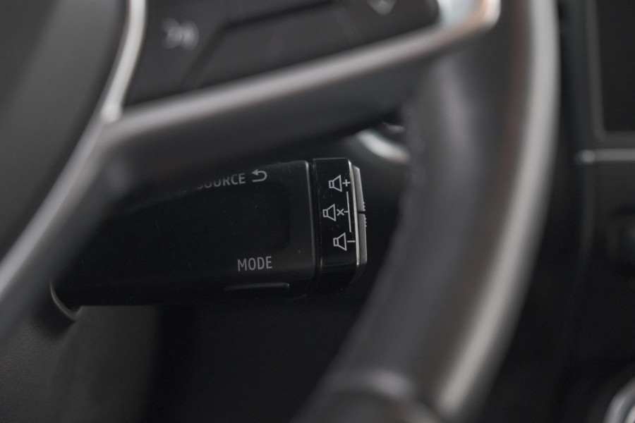 Renault Captur TCe 100 Intens | Trekhaak | Camera | Navigatie | Parkeersensoren