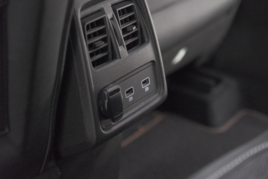 Renault Captur TCe 100 Intens | Trekhaak | Camera | Navigatie | Parkeersensoren