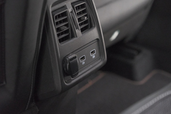 Renault Captur TCe 100 Intens | Trekhaak | Camera | Navigatie | Parkeersensoren