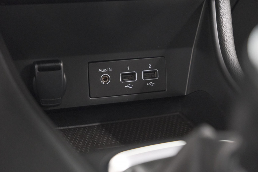 Renault Captur TCe 100 Intens | Trekhaak | Camera | Navigatie | Parkeersensoren