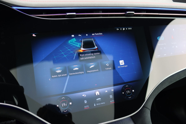 Mercedes-Benz EQE SUV 500 4Matic AMG Line 96 kWh | Hyperscreen | Airmatic | Achterasbesturing | Distronic+ | Stoelventilatie | Trekhaak | Burmester | Memory | HUD | Warmtepomp |