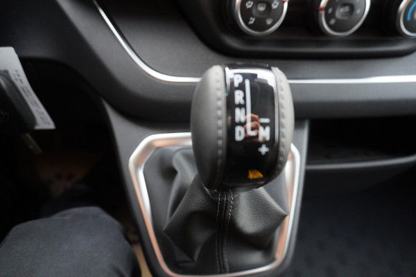 Renault Trafic 2.0 Blue dCi EDC 170PK L2H1 Red Edition Dubbelcabine Automaat Nr.V014 |  Climate | Navi | Camera |Schuifdeur L/R