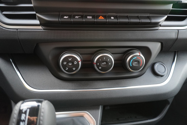 Renault Trafic 2.0 Blue dCi EDC 170PK L2H1 Red Edition Dubbelcabine Automaat Nr.V014 |  Climate | Navi | Camera |Schuifdeur L/R