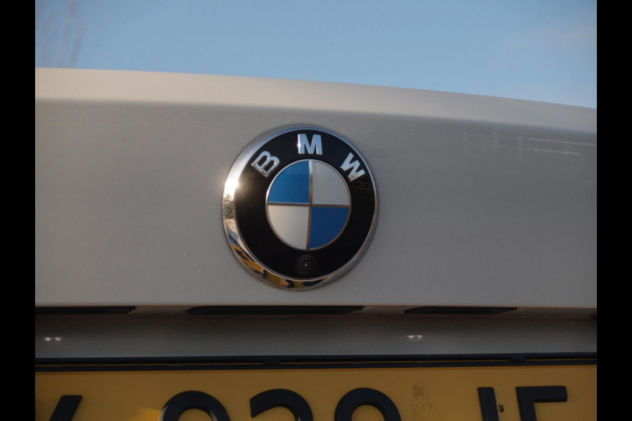 BMW 4 Serie Coupé 420i | M-Pakket | Camera | Sfeerverlichting | NL-Auto |