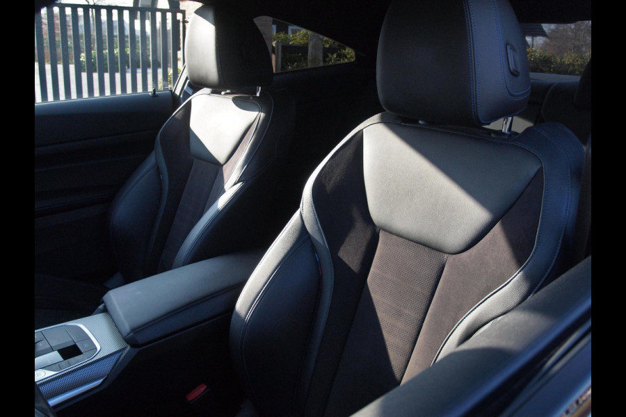 BMW 4 Serie Coupé 420i | M-Pakket | Camera | Sfeerverlichting | NL-Auto |