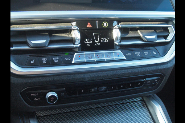 BMW 4 Serie Coupé 420i | M-Pakket | Camera | Sfeerverlichting | NL-Auto |