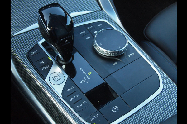 BMW 4 Serie Coupé 420i | M-Pakket | Camera | Sfeerverlichting | NL-Auto |