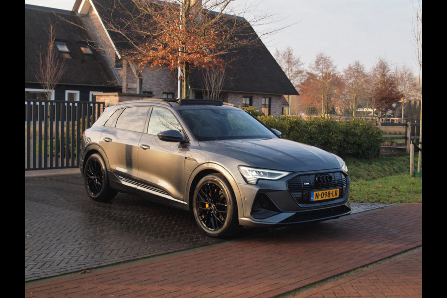 Audi e-tron 55 quattro S edition 95 kWh | SOH 98% | Panoramadak | Sfeerverlichting | 360 Camera | Apple Carplay |