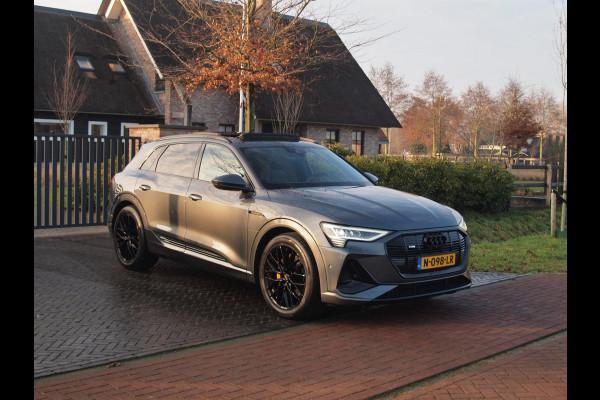 Audi e-tron 55 quattro S edition 95 kWh | SOH 98% | Panoramadak | Sfeerverlichting | 360 Camera | Apple Carplay |