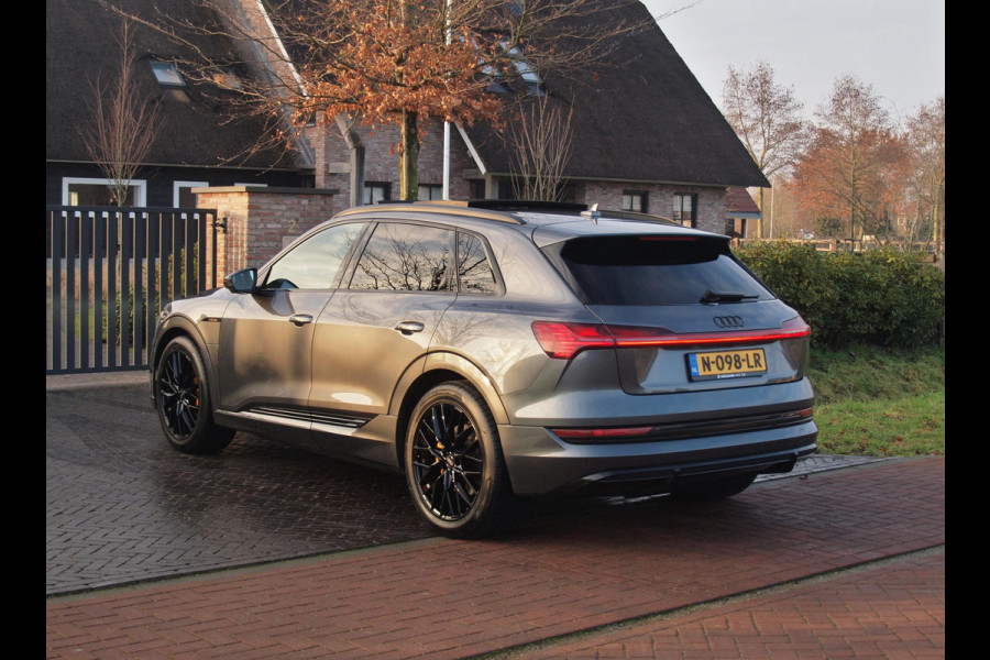 Audi e-tron 55 quattro S edition 95 kWh | SOH 98% | Panoramadak | Sfeerverlichting | 360 Camera | Apple Carplay |
