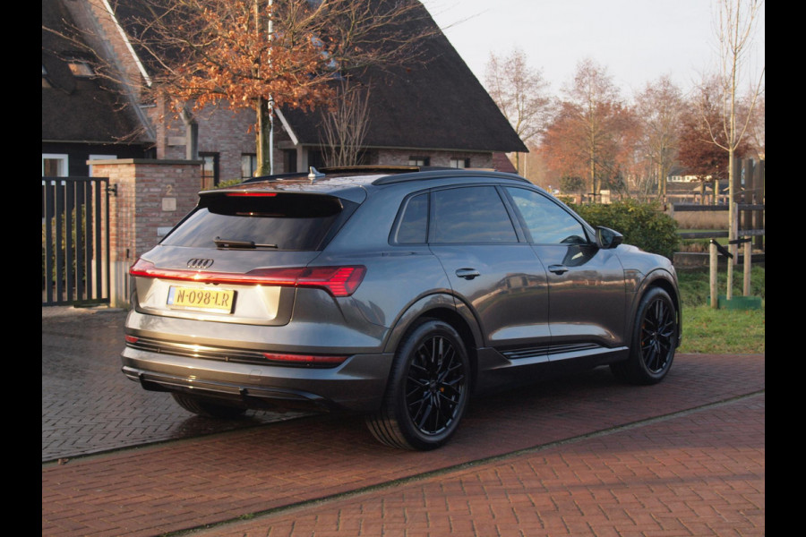 Audi e-tron 55 quattro S edition 95 kWh | SOH 98% | Panoramadak | Sfeerverlichting | 360 Camera | Apple Carplay |