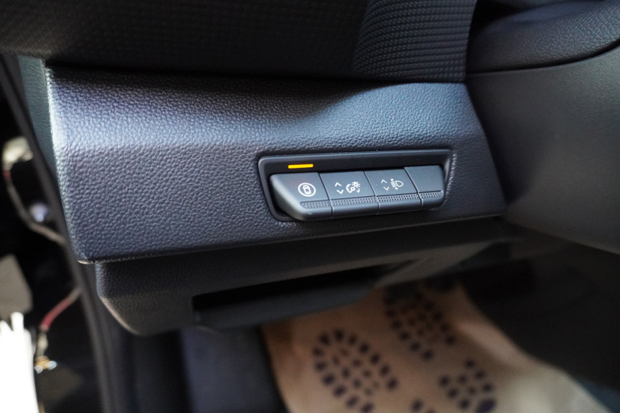 Renault Trafic 2.0 Bleu dCi EDC 170PK L2H1 Extra DubbelCabine Automaat Schuifdeur L/R Nr. V901 |  Climate | Navi | Camera |