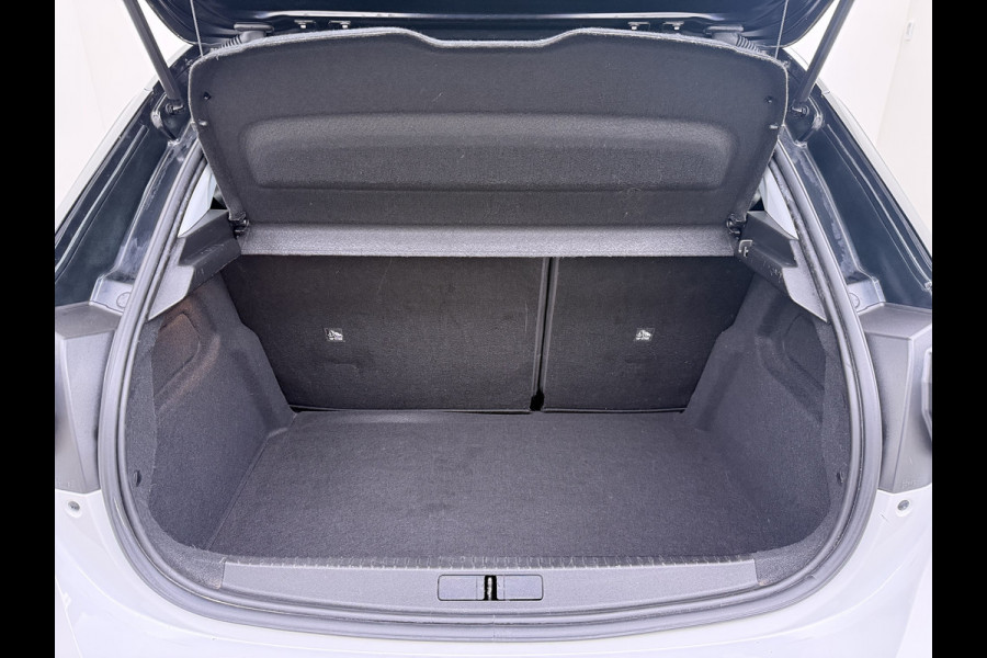 Opel CORSA-E Edition+ 50kWh Warmtepomp Fase 3 Laden Navi Stoel+Stuurverwarming 360°Camera Two-Tone Lak Ecc Navi Pack Parkeer Pack Pdc DAB Lmv 16" Privacy Glas Led Isofix Regen-Lichtsensor LaneAssist Origineel Nederlandse Auto SOH 89% Zeer compleet!