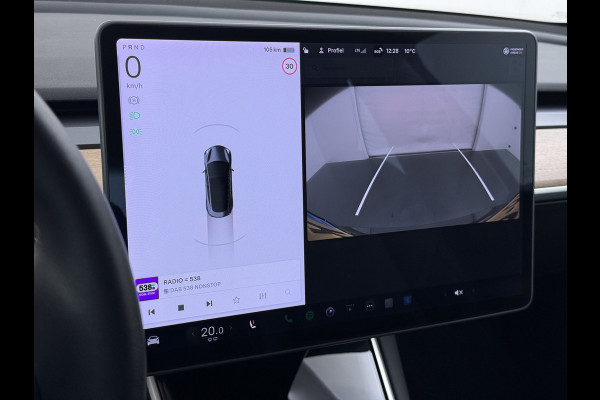 Tesla Model 3 RWD SR plus 325PK SOH 93% LFP Accu Lmv 18" AutoPilot Leder Panoramadak Adaptive-Cruise Camera's Elektr.-Stuur+Stoelen+Spiegels+G Navi LED DAB Voorverwarmen interieur via App Keyless One-Pedal-Drive Origineel Nederlandse auto Fabrieksgarantie op Accu en Motor tot 5-12-2028/160.000km