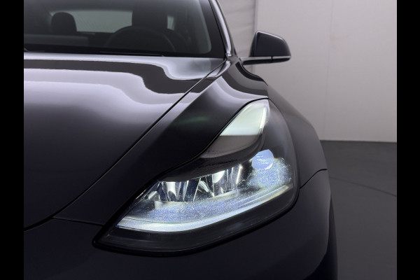 Tesla Model 3 RWD SR plus 325PK SOH 93% LFP Accu Lmv 18" AutoPilot Leder Panoramadak Adaptive-Cruise Camera's Elektr.-Stuur+Stoelen+Spiegels+G Navi LED DAB Voorverwarmen interieur via App Keyless One-Pedal-Drive Origineel Nederlandse auto Fabrieksgarantie op Accu en Motor tot 5-12-2028/160.000km