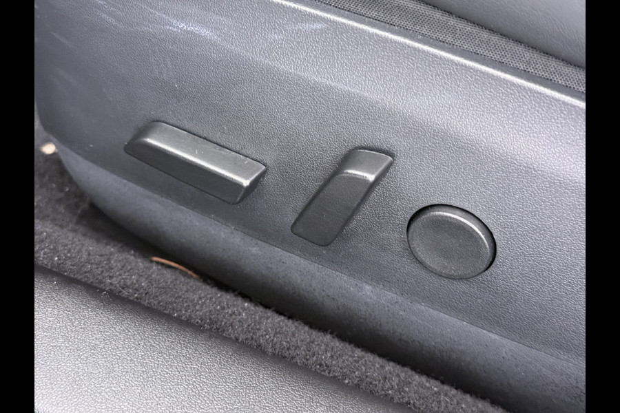 Tesla Model 3 RWD SR plus 325PK SOH 93% LFP Accu Lmv 18" AutoPilot Leder Panoramadak Adaptive-Cruise Camera's Elektr.-Stuur+Stoelen+Spiegels+G Navi LED DAB Voorverwarmen interieur via App Keyless One-Pedal-Drive Origineel Nederlandse auto Fabrieksgarantie op Accu en Motor tot 5-12-2028/160.000km