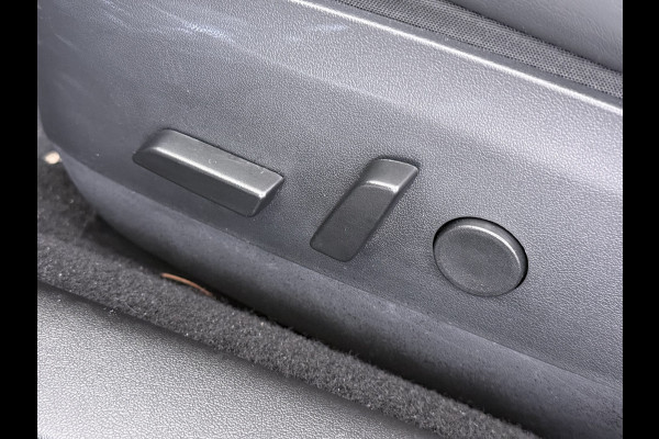 Tesla Model 3 RWD SR plus 325PK SOH 93% LFP Accu Lmv 18" AutoPilot Leder Panoramadak Adaptive-Cruise Camera's Elektr.-Stuur+Stoelen+Spiegels+G Navi LED DAB Voorverwarmen interieur via App Keyless One-Pedal-Drive Origineel Nederlandse auto Fabrieksgarantie op Accu en Motor tot 5-12-2028/160.000km