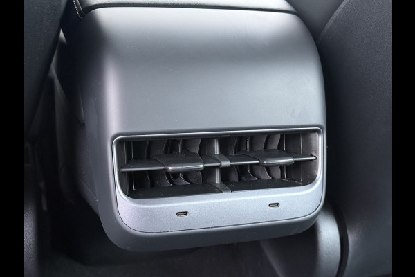 Tesla Model 3 RWD SR plus 325PK SOH 93% LFP Accu Lmv 18" AutoPilot Leder Panoramadak Adaptive-Cruise Camera's Elektr.-Stuur+Stoelen+Spiegels+G Navi LED DAB Voorverwarmen interieur via App Keyless One-Pedal-Drive Origineel Nederlandse auto Fabrieksgarantie op Accu en Motor tot 5-12-2028/160.000km