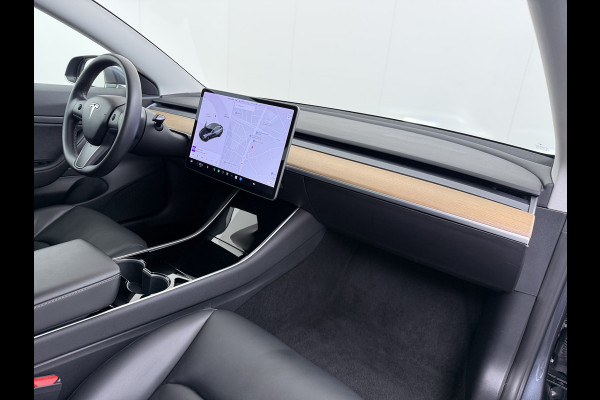 Tesla Model 3 RWD SR plus 325PK SOH 93% LFP Accu Lmv 18" AutoPilot Leder Panoramadak Adaptive-Cruise Camera's Elektr.-Stuur+Stoelen+Spiegels+G Navi LED DAB Voorverwarmen interieur via App Keyless One-Pedal-Drive Origineel Nederlandse auto Fabrieksgarantie op Accu en Motor tot 5-12-2028/160.000km