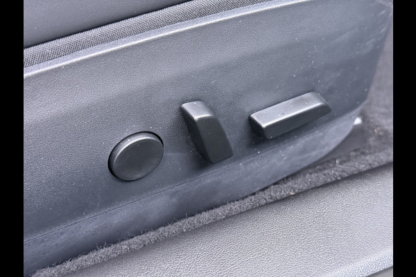 Tesla Model 3 RWD SR plus 325PK SOH 93% LFP Accu Lmv 18" AutoPilot Leder Panoramadak Adaptive-Cruise Camera's Elektr.-Stuur+Stoelen+Spiegels+G Navi LED DAB Voorverwarmen interieur via App Keyless One-Pedal-Drive Origineel Nederlandse auto Fabrieksgarantie op Accu en Motor tot 5-12-2028/160.000km