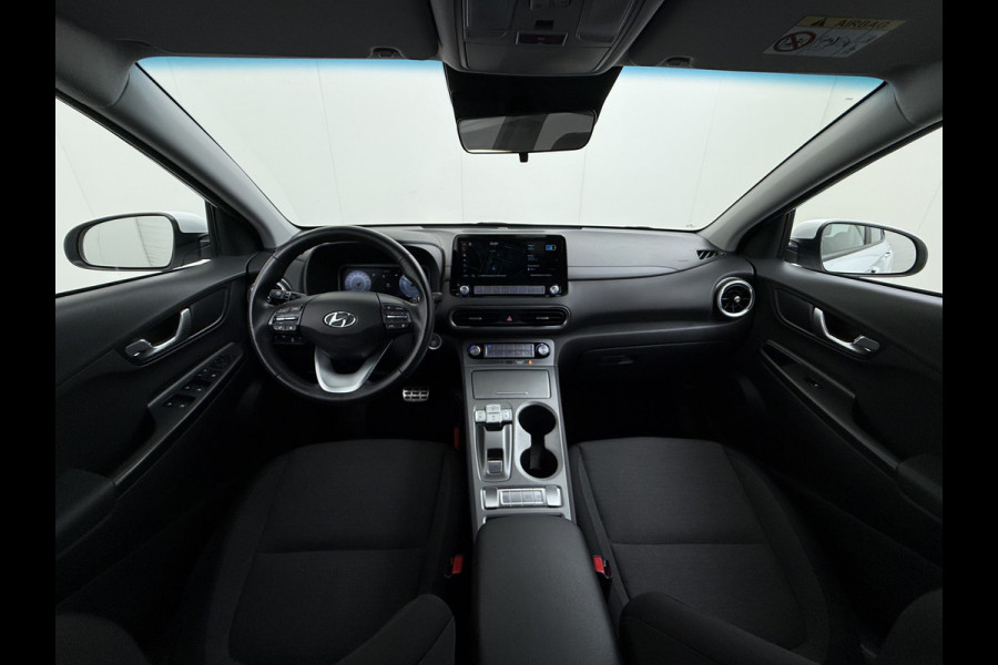 Hyundai Kona EV Comfort 64kWh FACELIFT SOH 100% Fase 3 Laden All-Season Banden Navi Ecc Adap.Cruise Camera Krell®-Audio Apple Carplay Android Keyless Subwoofer Led Lmv Rijstrooksensor Forward Collision-Avoidance Bluetooth 1e Eigenaar Origineel Nederlandse Auto