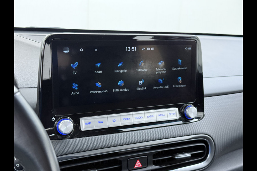 Hyundai Kona EV Comfort 64kWh FACELIFT SOH 100% Fase 3 Laden All-Season Banden Navi Ecc Adap.Cruise Camera Krell®-Audio Apple Carplay Android Keyless Subwoofer Led Lmv Rijstrooksensor Forward Collision-Avoidance Bluetooth 1e Eigenaar Origineel Nederlandse Auto