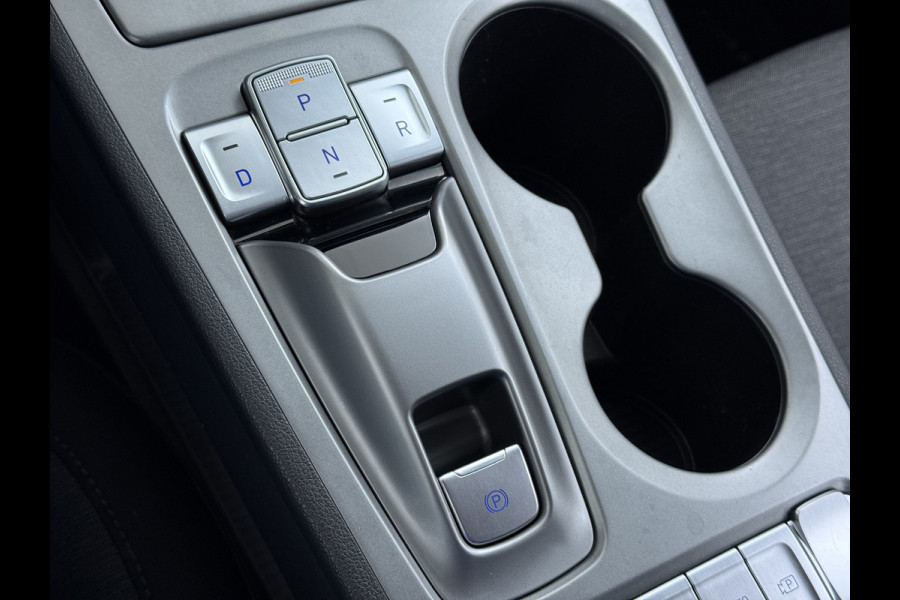 Hyundai Kona EV Comfort 64kWh FACELIFT SOH 100% Fase 3 Laden All-Season Banden Navi Ecc Adap.Cruise Camera Krell®-Audio Apple Carplay Android Keyless Subwoofer Led Lmv Rijstrooksensor Forward Collision-Avoidance Bluetooth 1e Eigenaar Origineel Nederlandse Auto