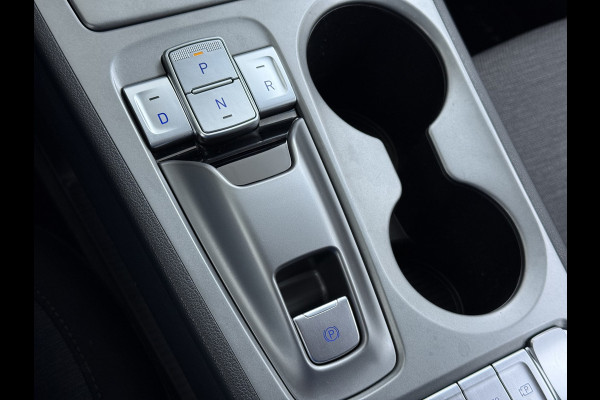 Hyundai Kona EV Comfort 64kWh FACELIFT SOH 100% Fase 3 Laden All-Season Banden Navi Ecc Adap.Cruise Camera Krell®-Audio Apple Carplay Android Keyless Subwoofer Led Lmv Rijstrooksensor Forward Collision-Avoidance Bluetooth 1e Eigenaar Origineel Nederlandse Auto