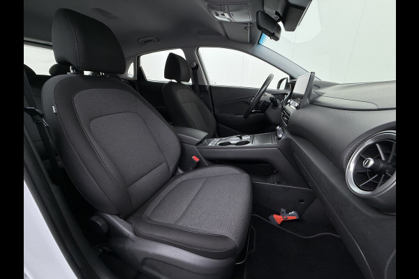 Hyundai Kona EV Comfort 64kWh FACELIFT SOH 100% Fase 3 Laden All-Season Banden Navi Ecc Adap.Cruise Camera Krell®-Audio Apple Carplay Android Keyless Subwoofer Led Lmv Rijstrooksensor Forward Collision-Avoidance Bluetooth 1e Eigenaar Origineel Nederlandse Auto