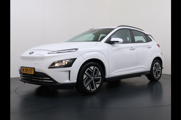Hyundai Kona EV Comfort 64kWh FACELIFT SOH 100% Fase 3 Laden All-Season Banden Navi Ecc Adap.Cruise Camera Krell®-Audio Apple Carplay Android Keyless Subwoofer Led Lmv Rijstrooksensor Forward Collision-Avoidance Bluetooth 1e Eigenaar Origineel Nederlandse Auto
