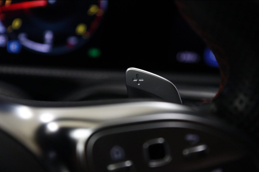 Mercedes-Benz A-Klasse 200 AMG-LINE NAP/PANO/HUD/STOELV/CARPLAY/ACC/BOMVOL