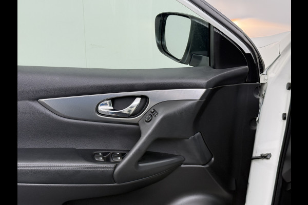 Nissan QASHQAI 1.3T 141PK Panoramadak Trekhaak 360°Camera Apple Carplay Android Auto Navio Ecc DIG-T N-Connecta Cruise control Dab Lmv 18" Bluetooth Led Verkeersbord detectie Regensensor Rijstrooksensor Keyless 1.300KG Trekgewicht Euro 6