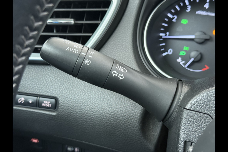 Nissan QASHQAI 1.3T 141PK Panoramadak Trekhaak 360°Camera Apple Carplay Android Auto Navio Ecc DIG-T N-Connecta Cruise control Dab Lmv 18" Bluetooth Led Verkeersbord detectie Regensensor Rijstrooksensor Keyless 1.300KG Trekgewicht Euro 6