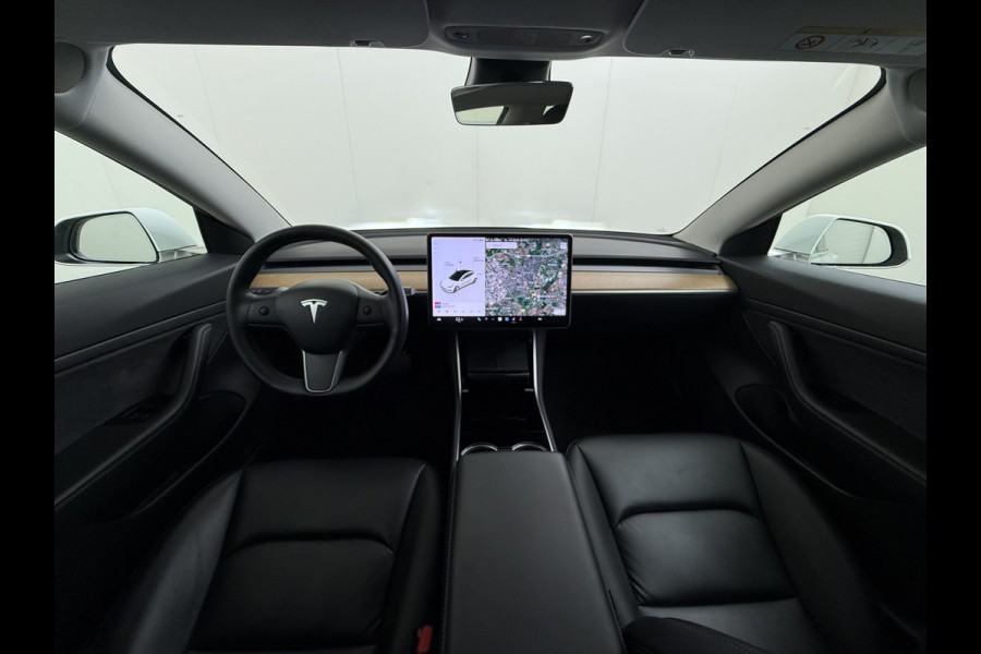 Tesla Model 3 RWD SR plus 325PK SOH 90% LFP Accu Lmv 19" AutoPilot Leder Panoramadak Adaptive-Cruise Camera's Elektr.-Stuur+Stoelen+Spiegels+G Navi LED DAB Voorverwarmen interieur via App Keyless One-Pedal-Drive 1e Eigenaar Origineel Nederlandse Auto Fabrieksgarantie op motor en accu tot 05-12-2028/160.000km