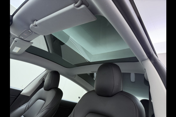 Tesla Model 3 RWD SR plus 325PK SOH 90% LFP Accu Lmv 19" AutoPilot Leder Panoramadak Adaptive-Cruise Camera's Elektr.-Stuur+Stoelen+Spiegels+G Navi LED DAB Voorverwarmen interieur via App Keyless One-Pedal-Drive 1e Eigenaar Origineel Nederlandse Auto Fabrieksgarantie op motor en accu tot 05-12-2028/160.000km