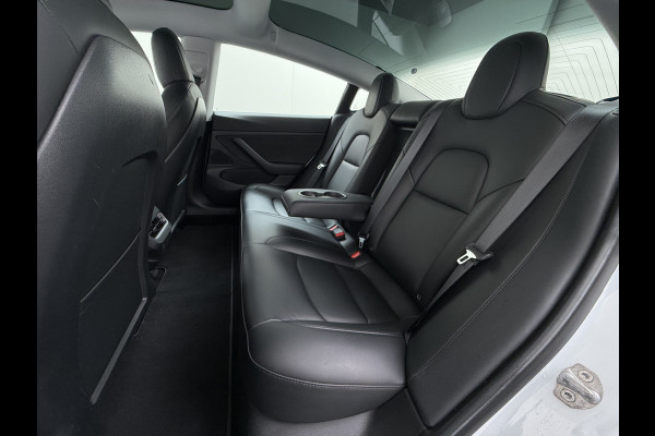 Tesla Model 3 RWD SR plus 325PK SOH 90% LFP Accu Lmv 19" AutoPilot Leder Panoramadak Adaptive-Cruise Camera's Elektr.-Stuur+Stoelen+Spiegels+G Navi LED DAB Voorverwarmen interieur via App Keyless One-Pedal-Drive 1e Eigenaar Origineel Nederlandse Auto Fabrieksgarantie op motor en accu tot 05-12-2028/160.000km