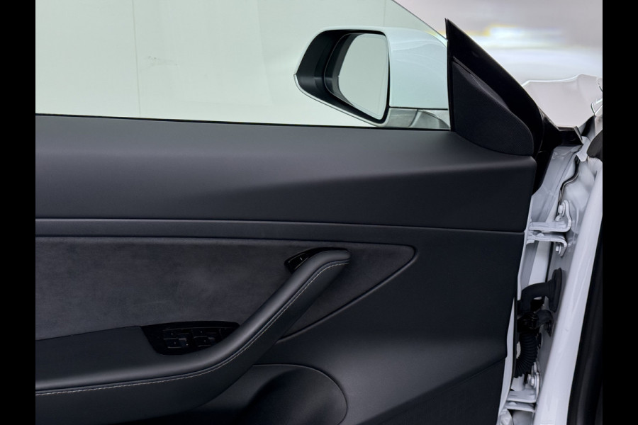 Tesla Model 3 RWD SR plus 325PK SOH 90% LFP Accu Lmv 19" AutoPilot Leder Panoramadak Adaptive-Cruise Camera's Elektr.-Stuur+Stoelen+Spiegels+G Navi LED DAB Voorverwarmen interieur via App Keyless One-Pedal-Drive 1e Eigenaar Origineel Nederlandse Auto Fabrieksgarantie op motor en accu tot 05-12-2028/160.000km